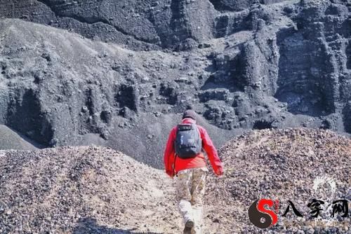 梦到火山下行走