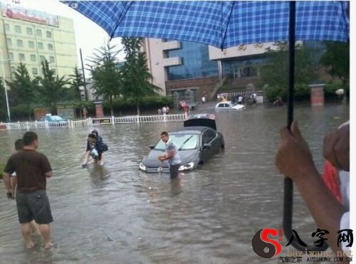 梦见下雨涨水把路淹了