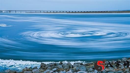 梦见河水漩涡